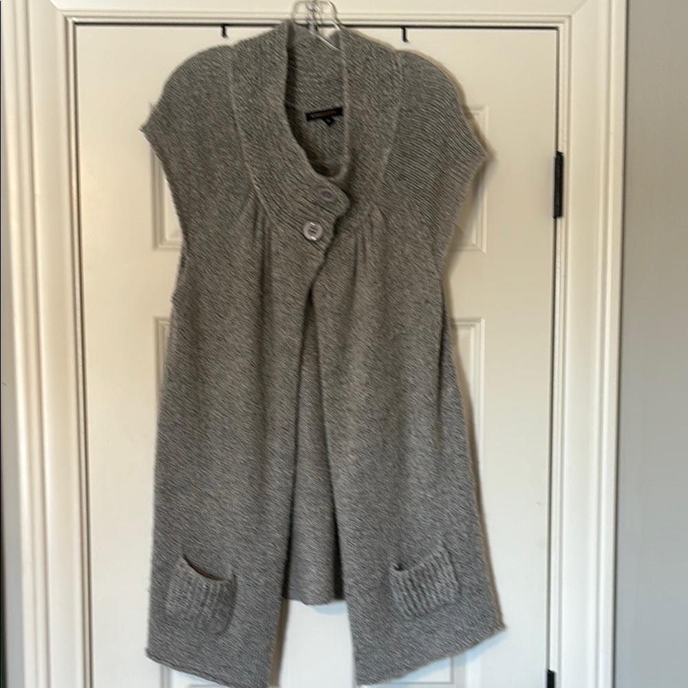 EUC- BCBGMaxAzria -Gray Knit Short-Sleeve Cardigan Vest. -XL